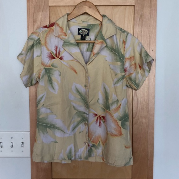 Tommy Bahama Tops - 🌸 Vintage Silk Tommy Bahama Shirt